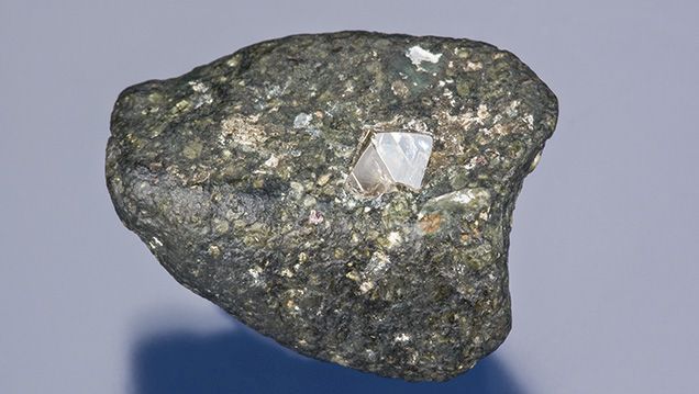 Berlian Oppenheimer 52.45 Karat di dalam batu