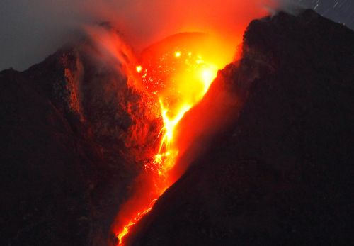 gunung-merapi-aktif-meletus-erupsi